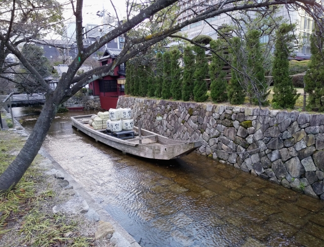 【再キャンセル待ち】「高瀬川二条苑」でお食事と「よしもと祇園花月」で福笑い